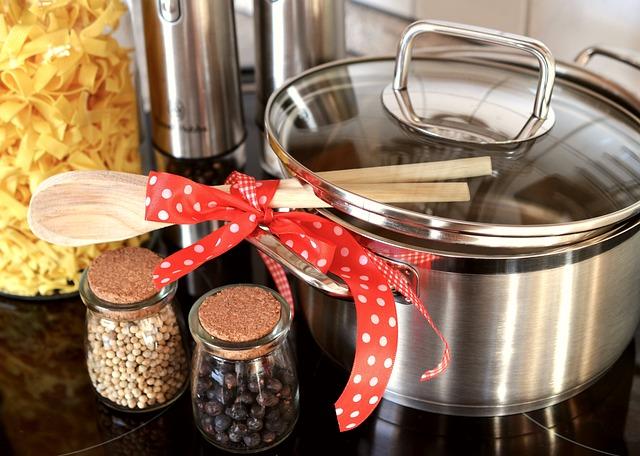 Illustration accompanying kitchen planning and organization