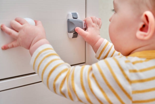 Illustration accompanying affordable babyproofing tips for small apartments