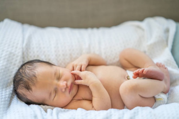 Illustration accompanying day-to-night newborn care